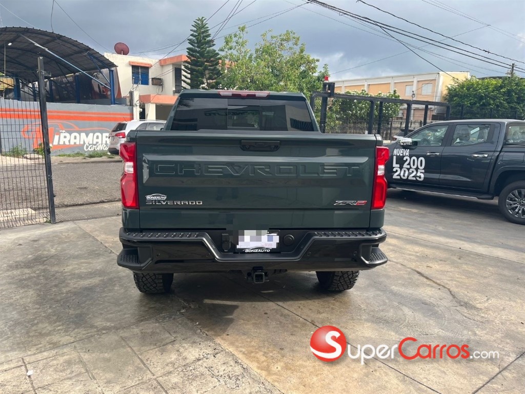 2025 Chevrolet Silverado ZR2 — foto 11 / 12