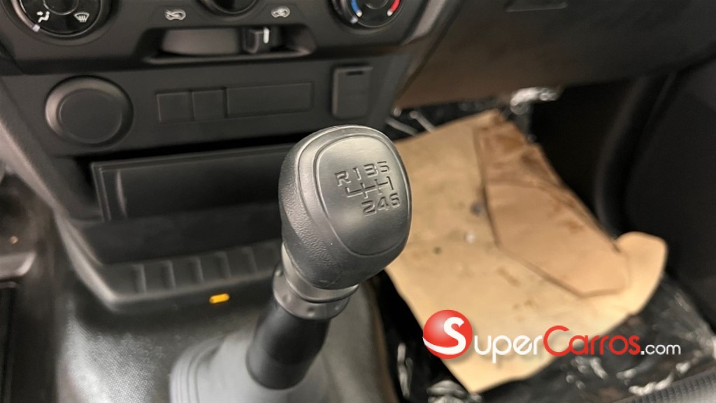 2027 Isuzu DMAX — foto 9 / 11