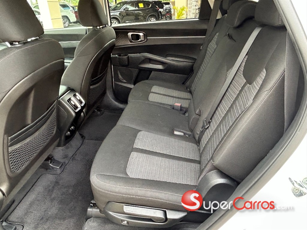2021 Kia Sorento LX — foto 6 / 12