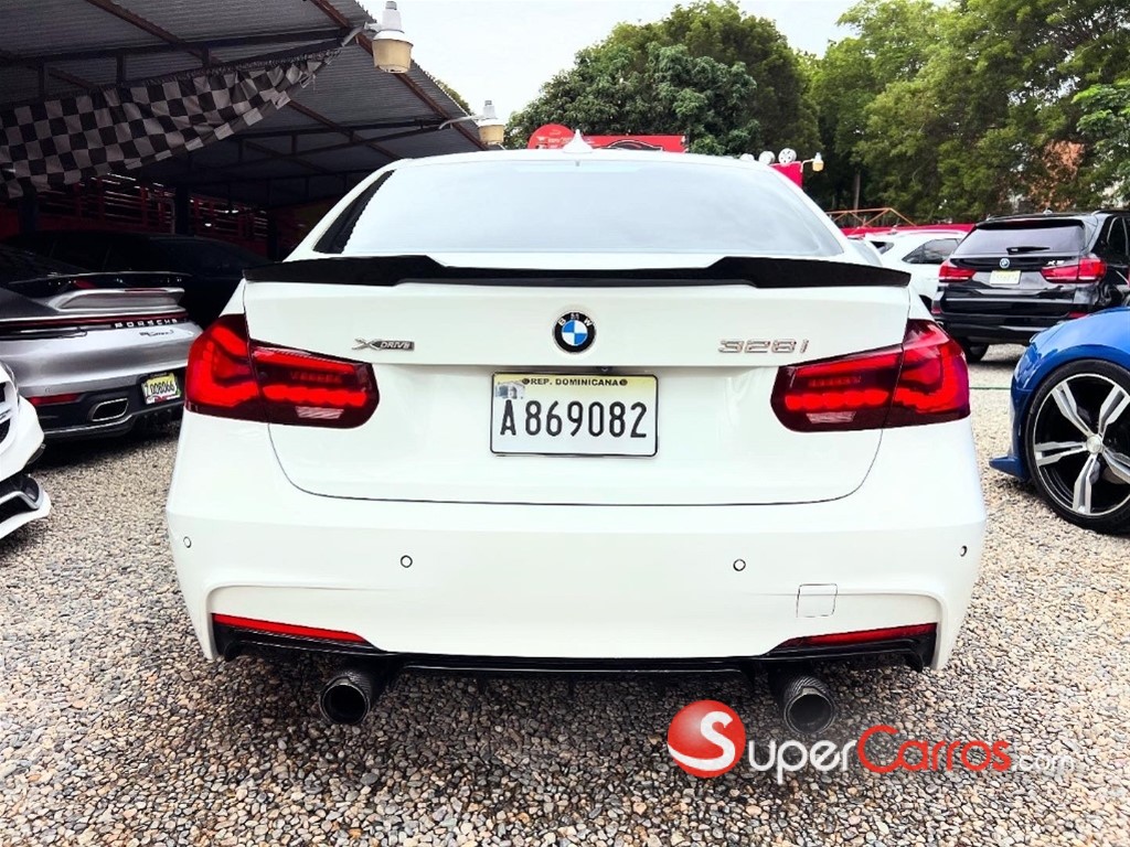 2015 BMW Serie 3 328i — foto 8 / 12