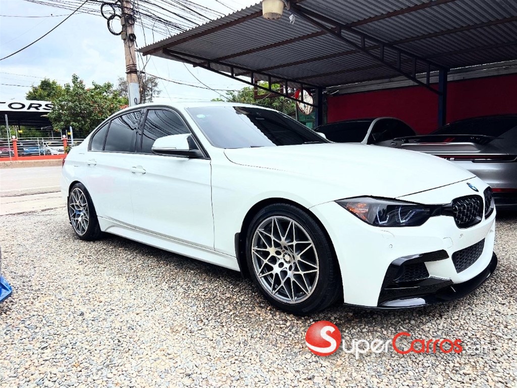2015 BMW Serie 3 328i — foto 9 / 12