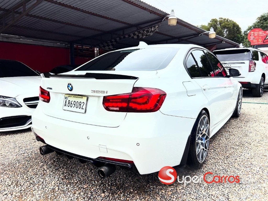 2015 BMW Serie 3 328i — foto 12 / 12