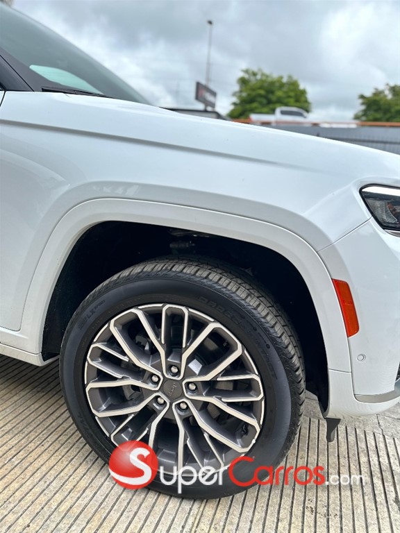 2024 Jeep Grand Cherokee Summit Reserve — foto 3 / 12