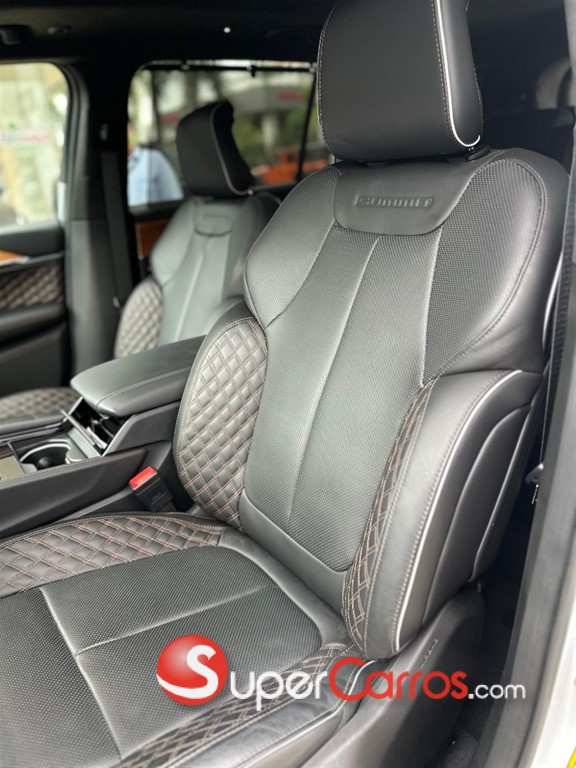 2024 Jeep Grand Cherokee Summit Reserve — foto 7 / 12