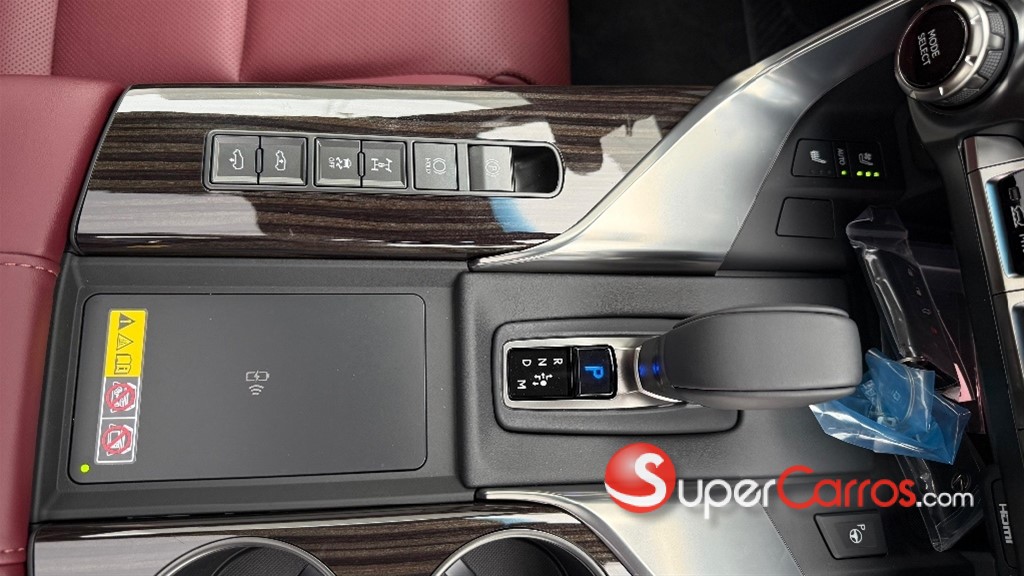 2026 Lexus LX 700 H Urban — foto 9 / 11
