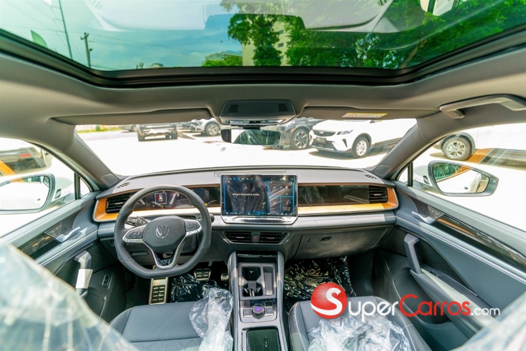 2025 Volkswagen Tiguan R Design — foto 5 / 9