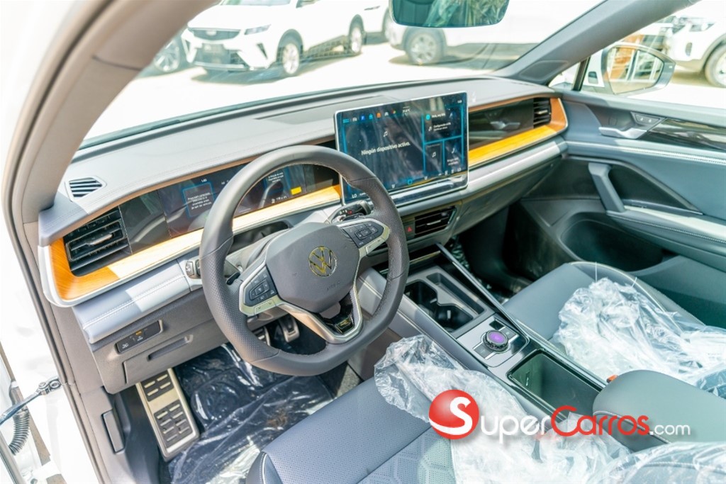 2025 Volkswagen Tiguan R Design — foto 7 / 9
