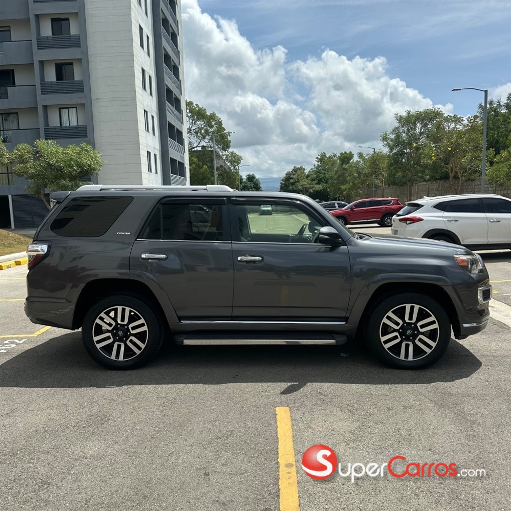 2017 Toyota 4 Runner — foto 9 / 9