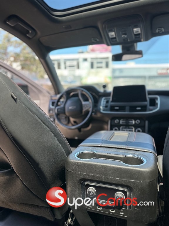 2022 Chevrolet Tahoe RST — foto 11 / 12