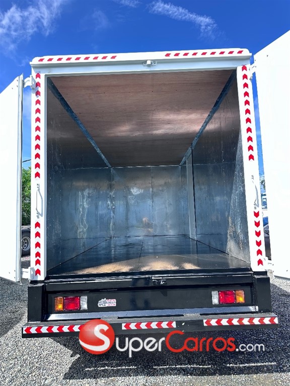 2025 Isuzu REWARD — foto 2 / 12