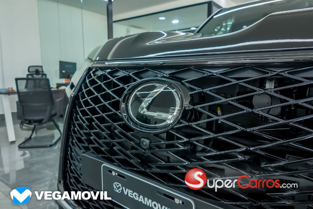 2026 Lexus LX 700 Sport — foto 4 / 12