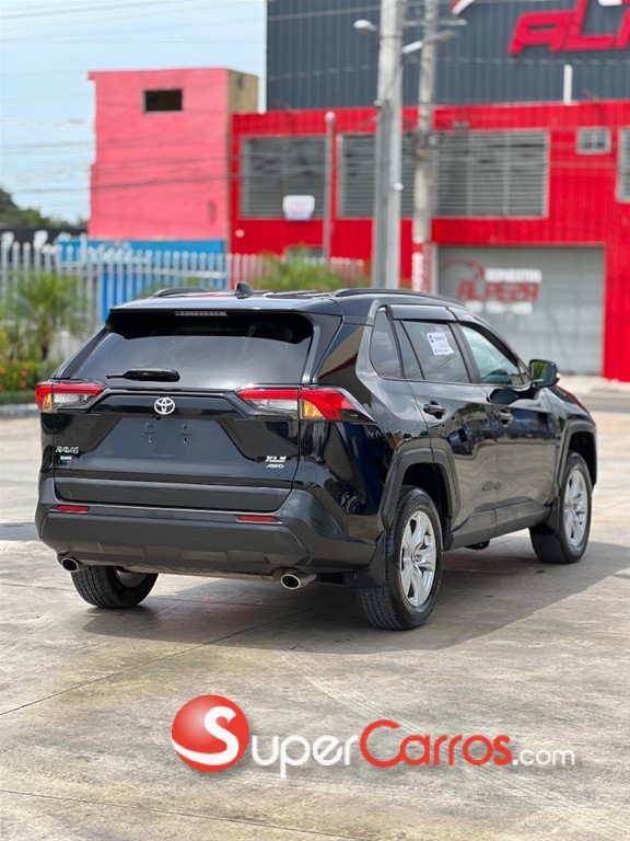 2021 Toyota RAV4 XLE — foto 5 / 12
