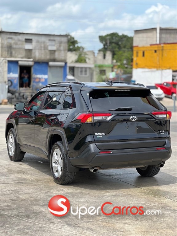 2021 Toyota RAV4 XLE — foto 8 / 12