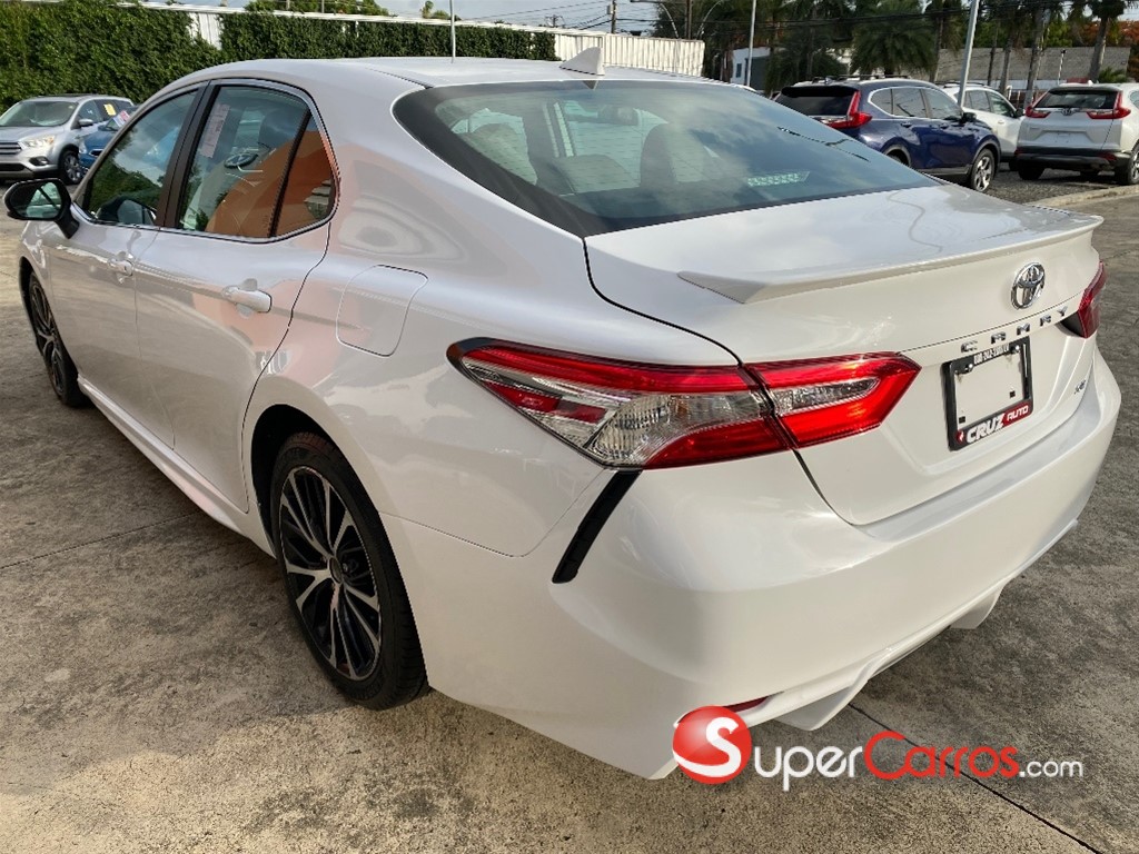 2020 Toyota Camry SE — foto 2 / 12