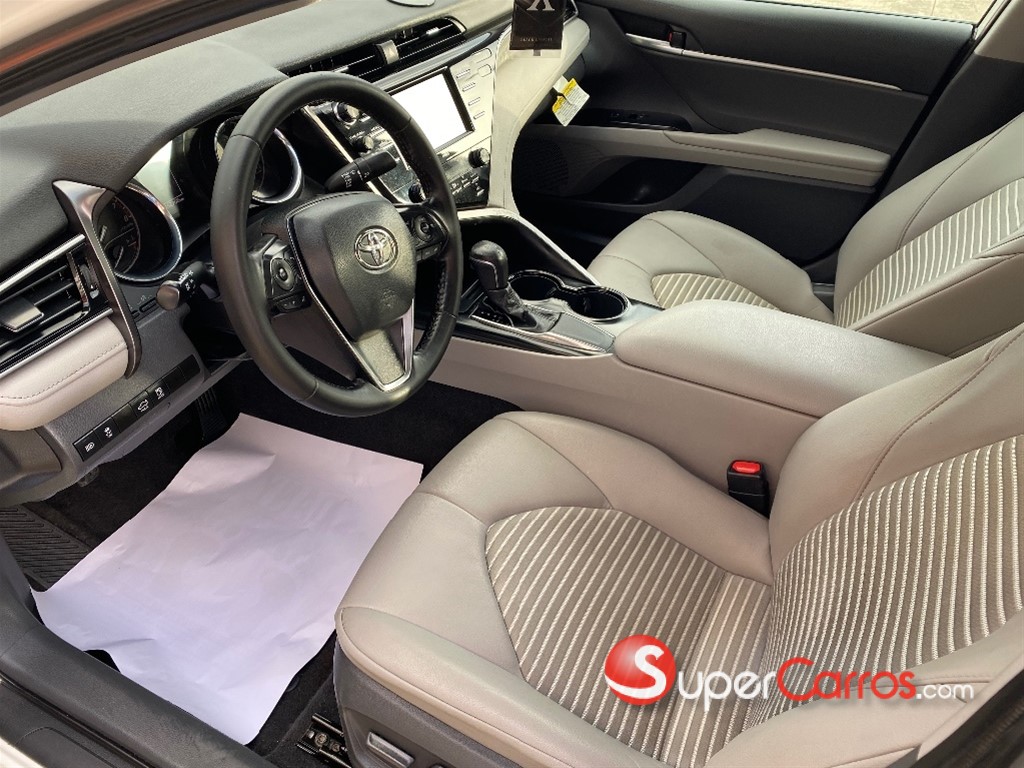 2020 Toyota Camry SE — foto 7 / 12