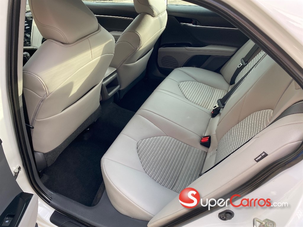 2020 Toyota Camry SE — foto 8 / 12