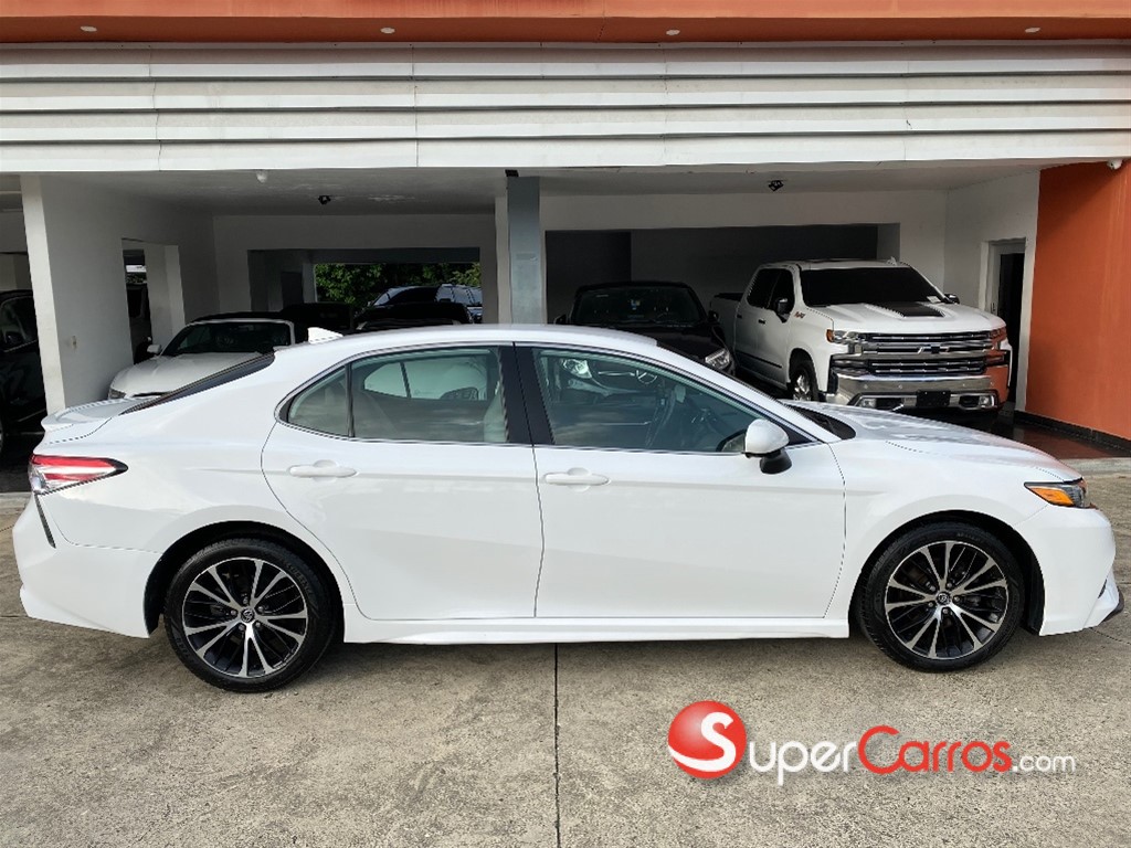 2020 Toyota Camry SE — foto 11 / 12