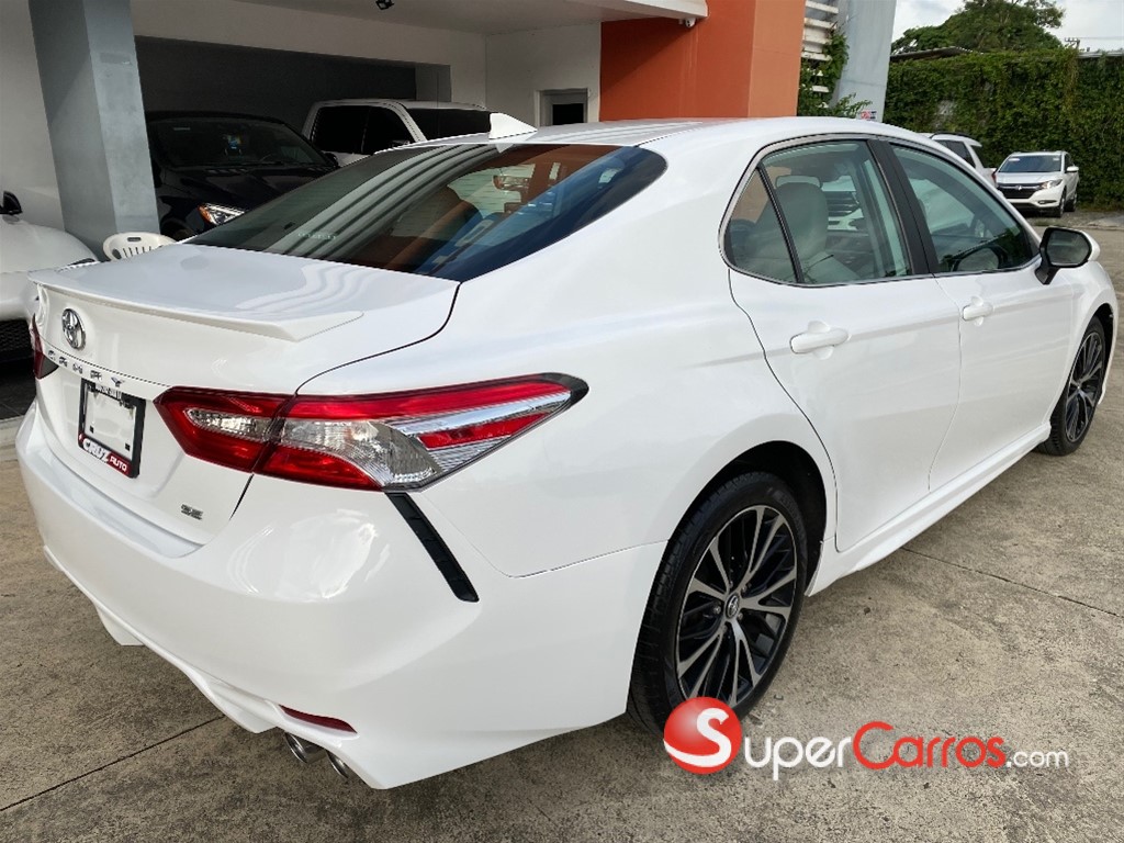 2020 Toyota Camry SE — foto 12 / 12