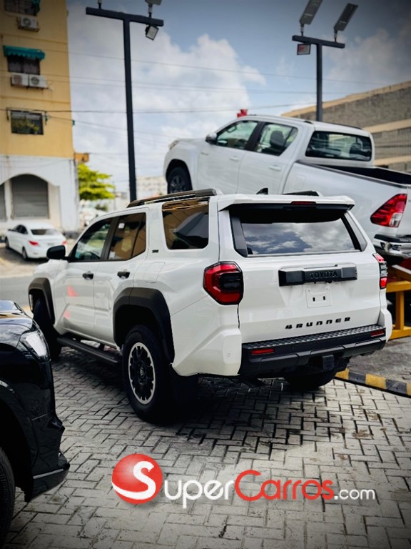 2026 Toyota 4 Runner SR5 — foto 3 / 10