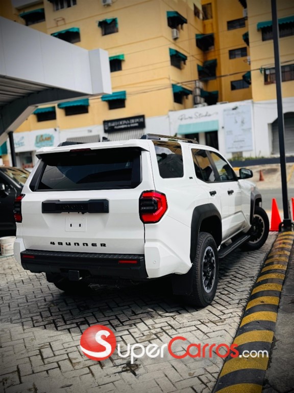 2026 Toyota 4 Runner SR5 — foto 4 / 10