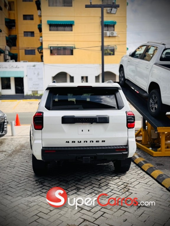 2026 Toyota 4 Runner SR5 — foto 6 / 10