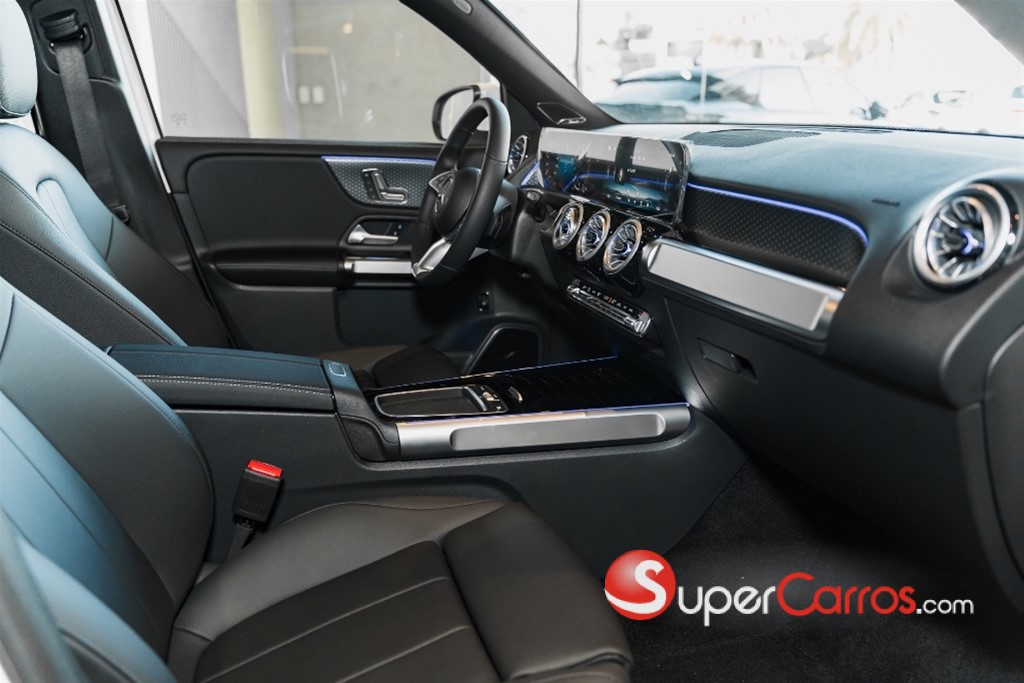 2025 Mercedes-Benz Clase GLB 200 — foto 10 / 12