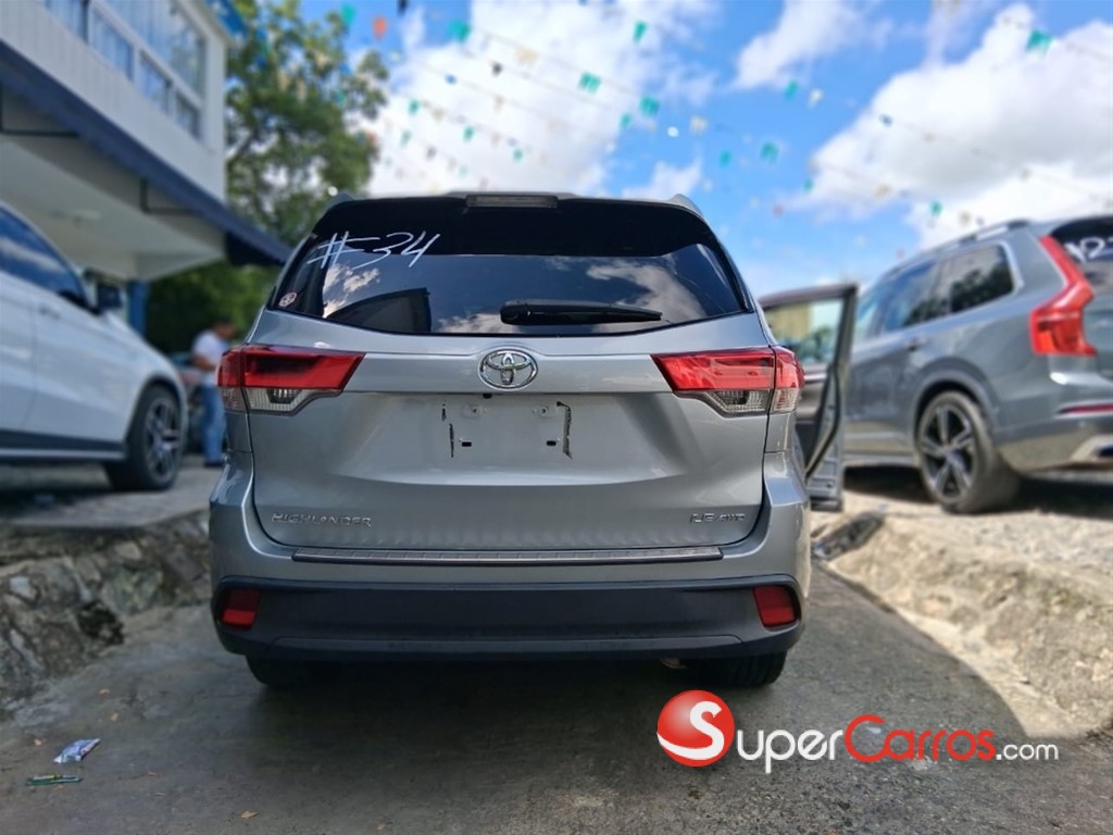 2019 Toyota Highlander LE Plus — foto 7 / 12