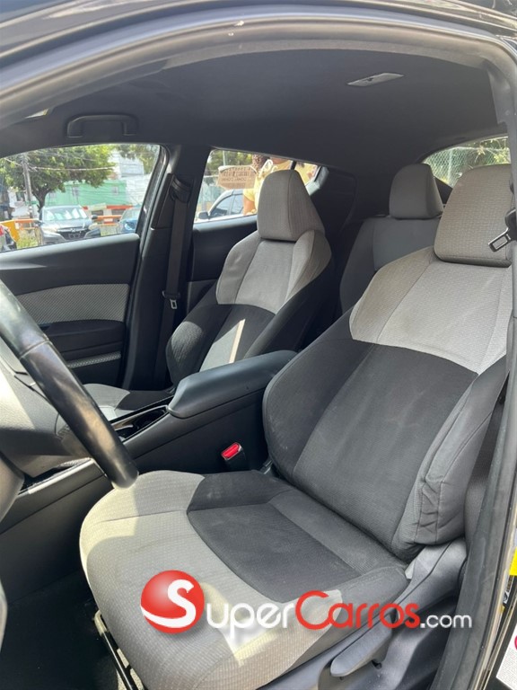 2019 Toyota C-HR — foto 2 / 9