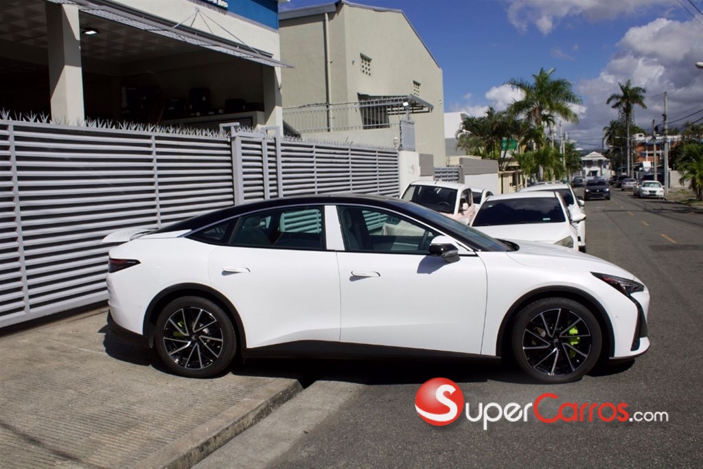 2024 Arcfox Alpha S5 — foto 4 / 7