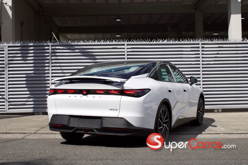 2024 Arcfox Alpha S5 — foto 6 / 7