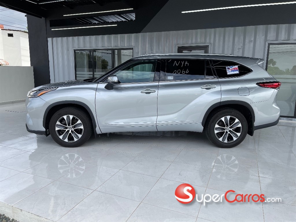 2022 Toyota Highlander XLE — foto 2 / 12