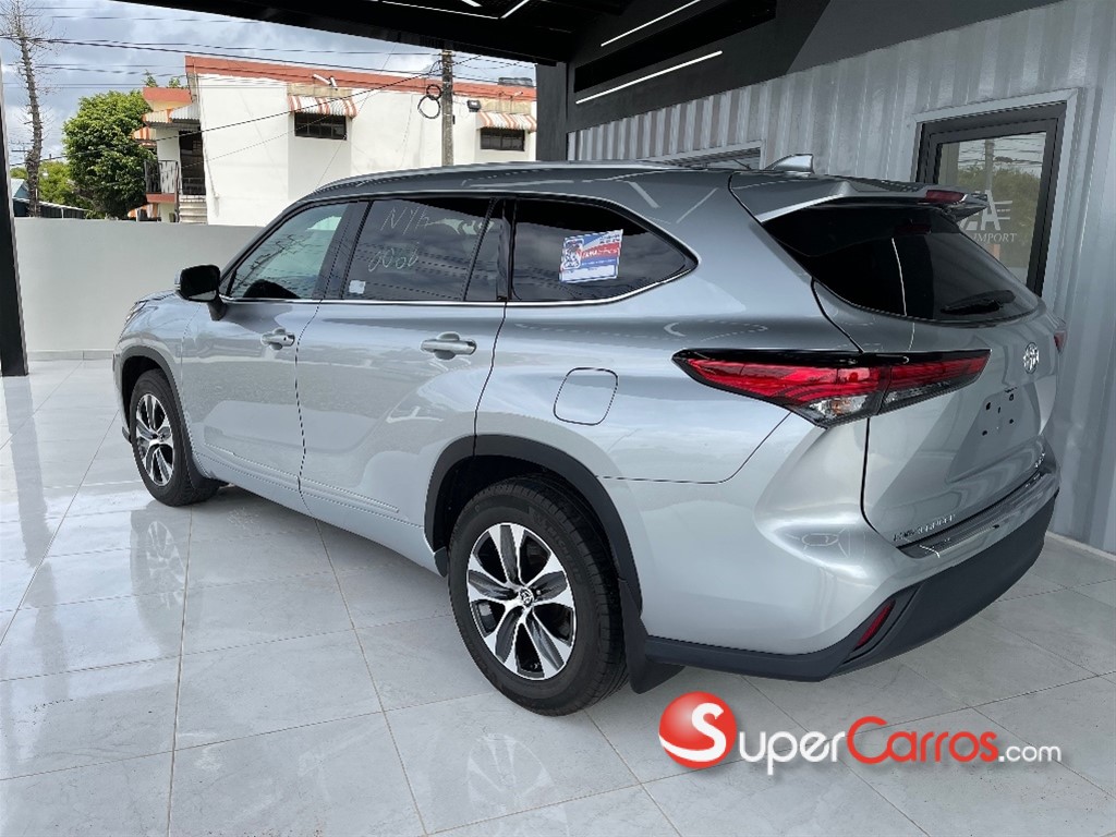 2022 Toyota Highlander XLE — foto 3 / 12