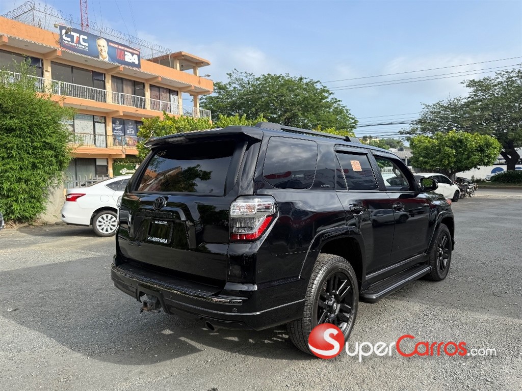 2019 Toyota 4 Runner Limited Nightshade — foto 2 / 9