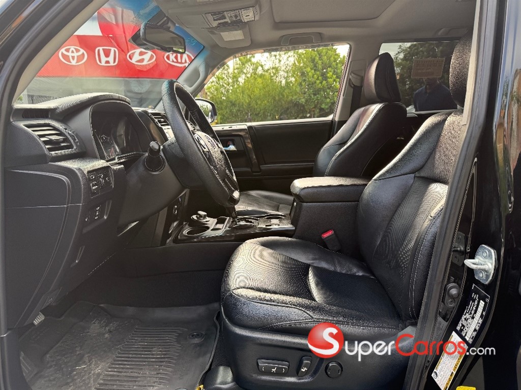 2019 Toyota 4 Runner Limited Nightshade — foto 8 / 9