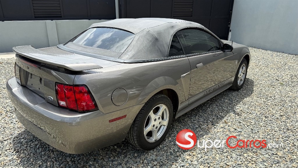 2002 Ford Mustang Convertible — foto 6 / 12