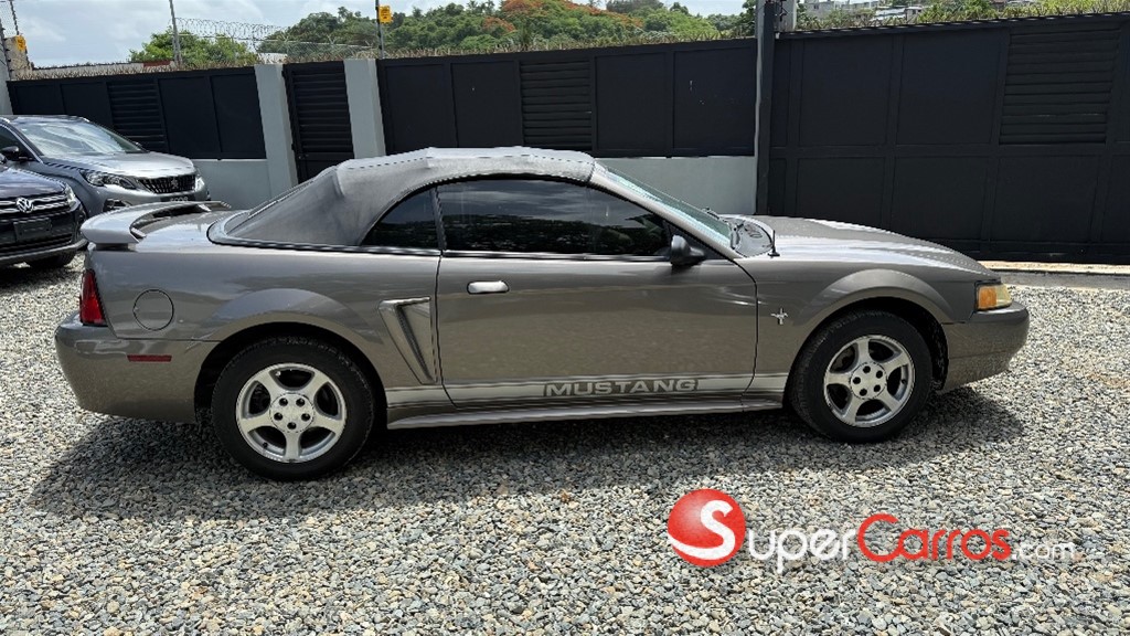 2002 Ford Mustang Convertible — foto 9 / 12