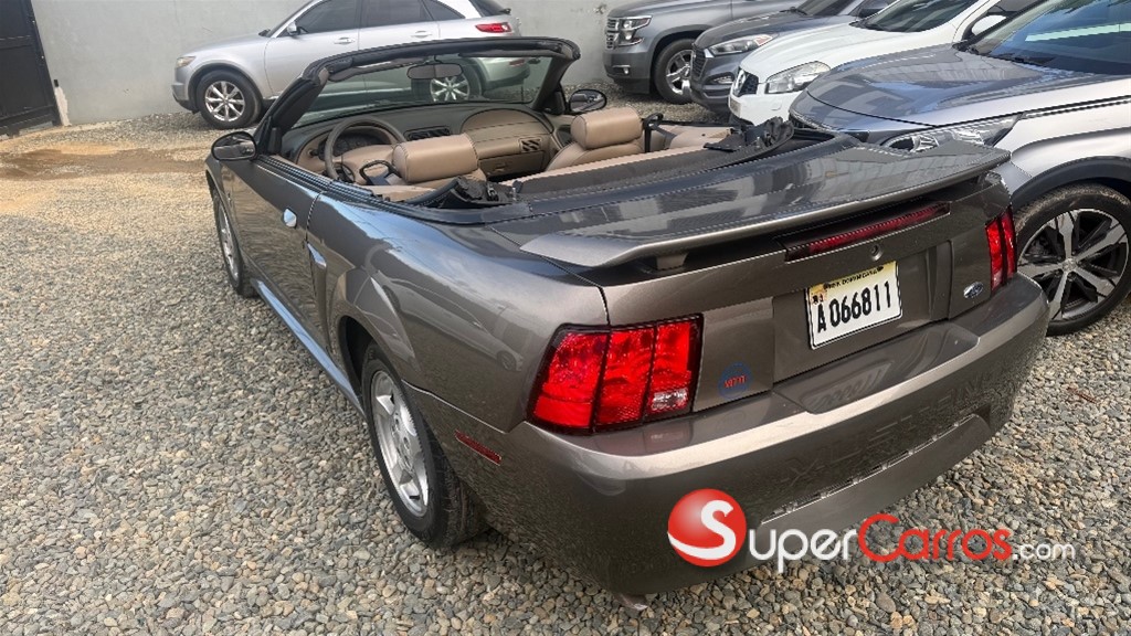 2002 Ford Mustang Convertible — foto 11 / 12