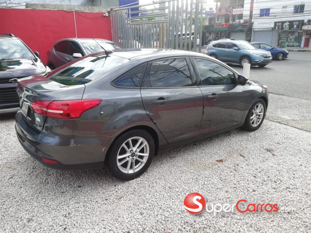 2015 Ford Focus SEL — foto 9 / 11