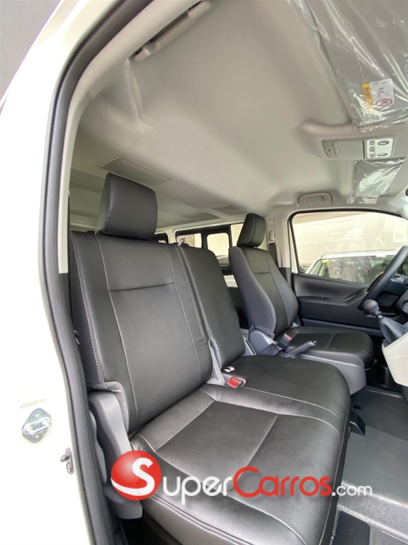 2025 Toyota Hiace — foto 8 / 9