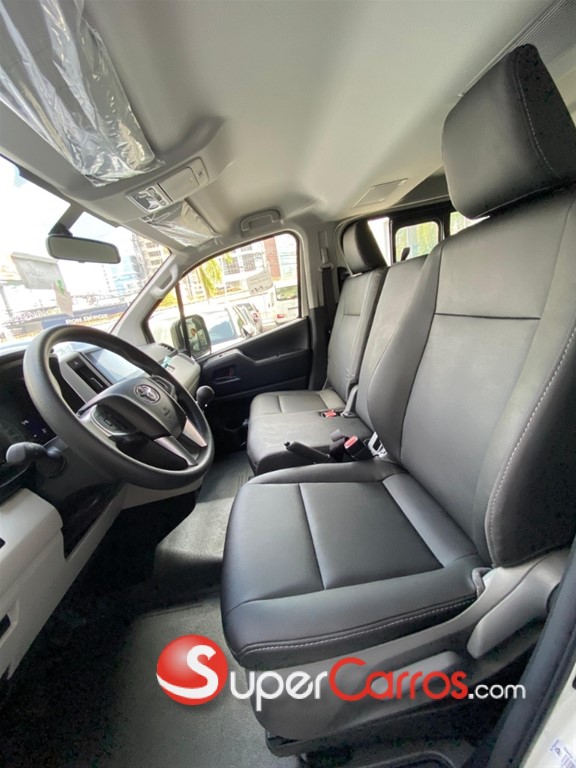 2025 Toyota Hiace — foto 9 / 9