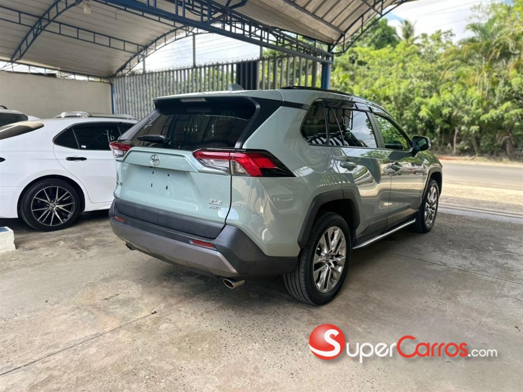 2019 Toyota RAV4 XLE Premium — foto 8 / 12