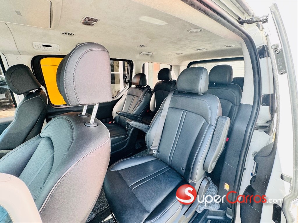 2022 Hyundai Staria — foto 8 / 12