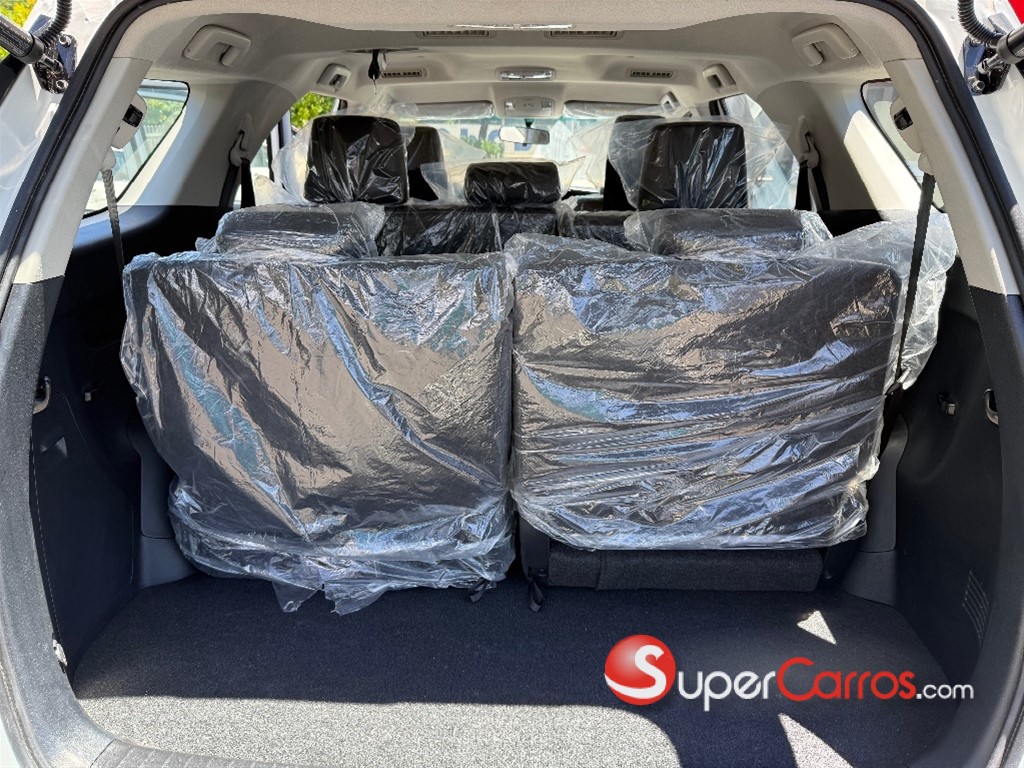 2024 Toyota Fortuner SRV — foto 9 / 9
