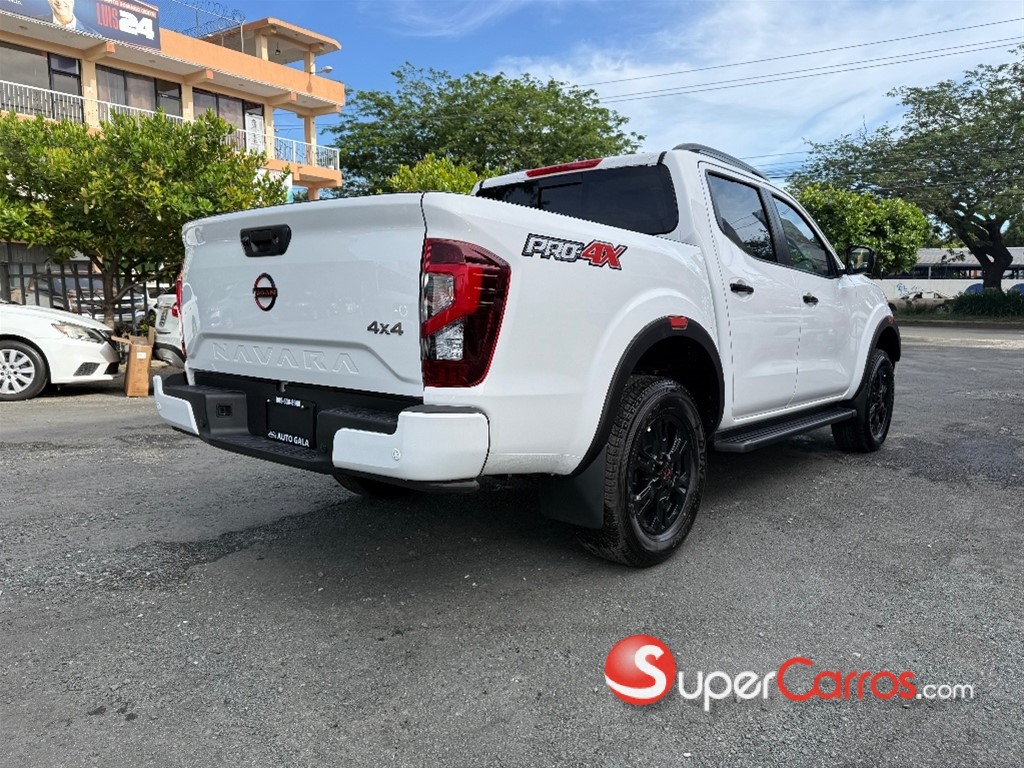 2025 Nissan Navara PRO X4 — foto 2 / 8