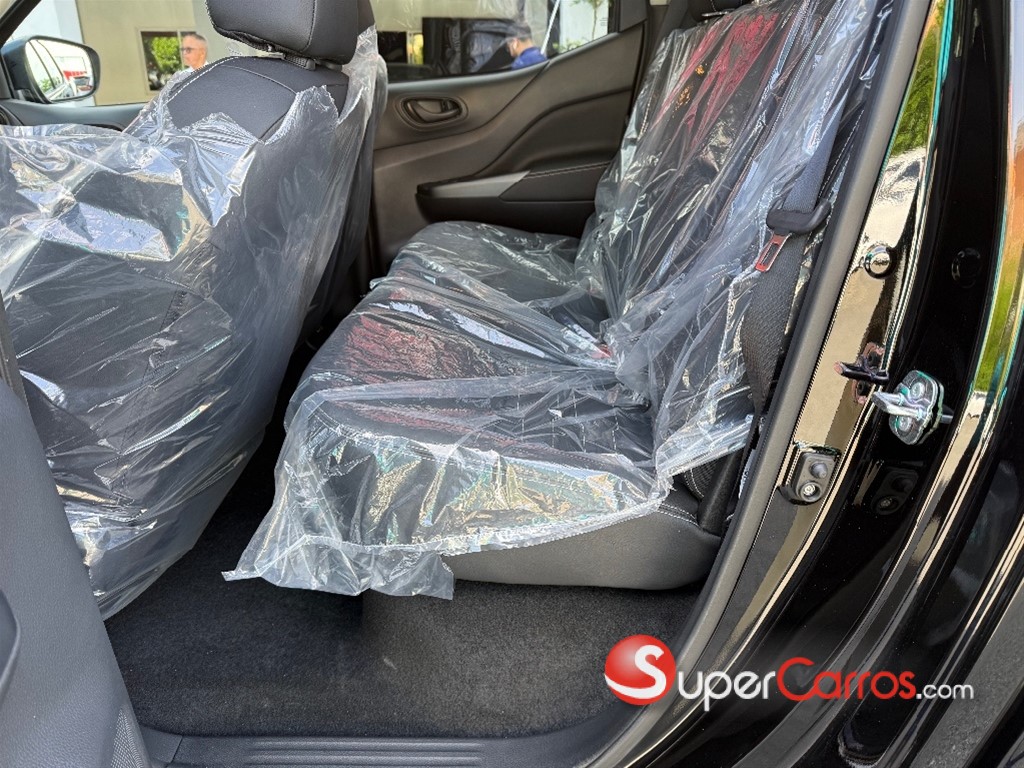 2025 Nissan Navara PRO X4 — foto 7 / 8