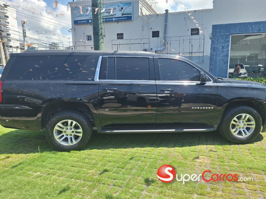 2019 Chevrolet Suburban LT — foto 3 / 7