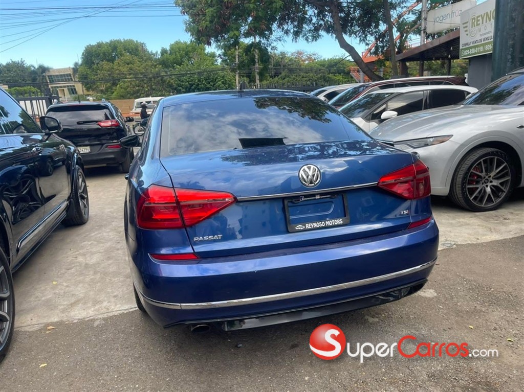 2016 Volkswagen Passat R-Line — foto 3 / 9