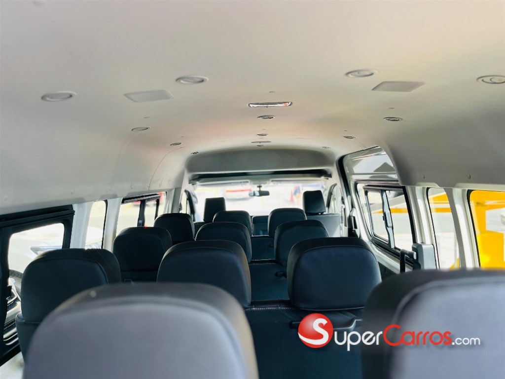 2025 Toyota Hiace — foto 6 / 9