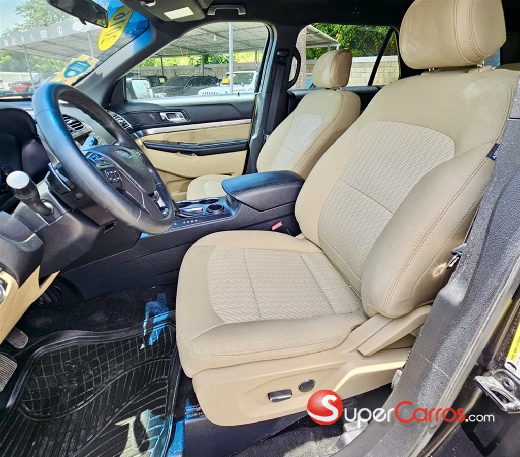 2016 Ford Explorer XLT — foto 8 / 10