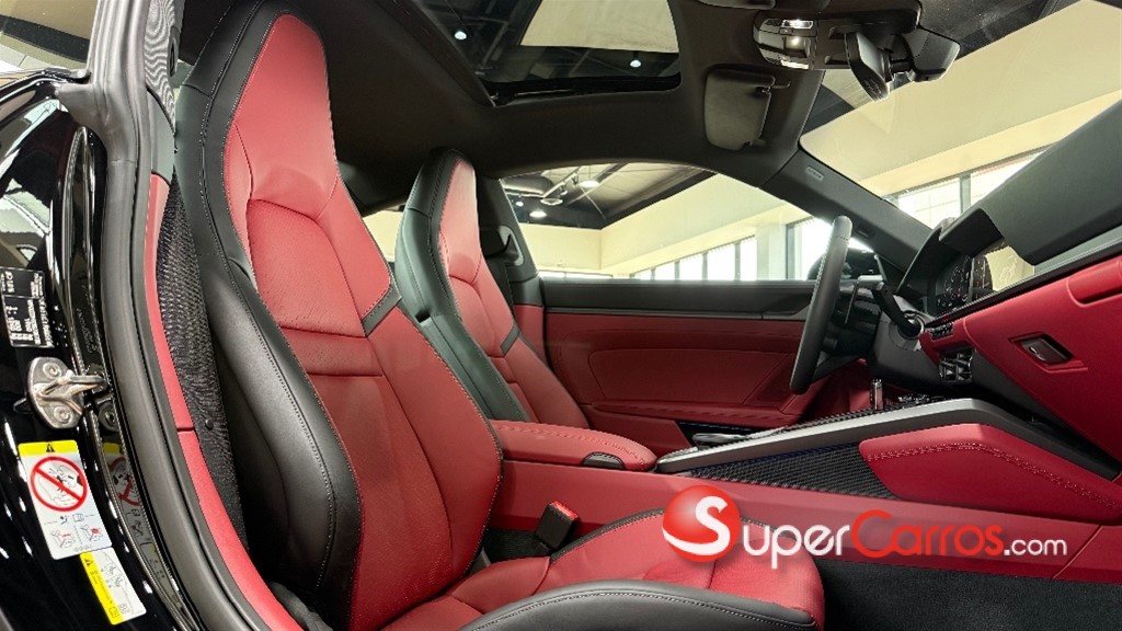 2025 Porsche 911 Carrera — foto 12 / 12